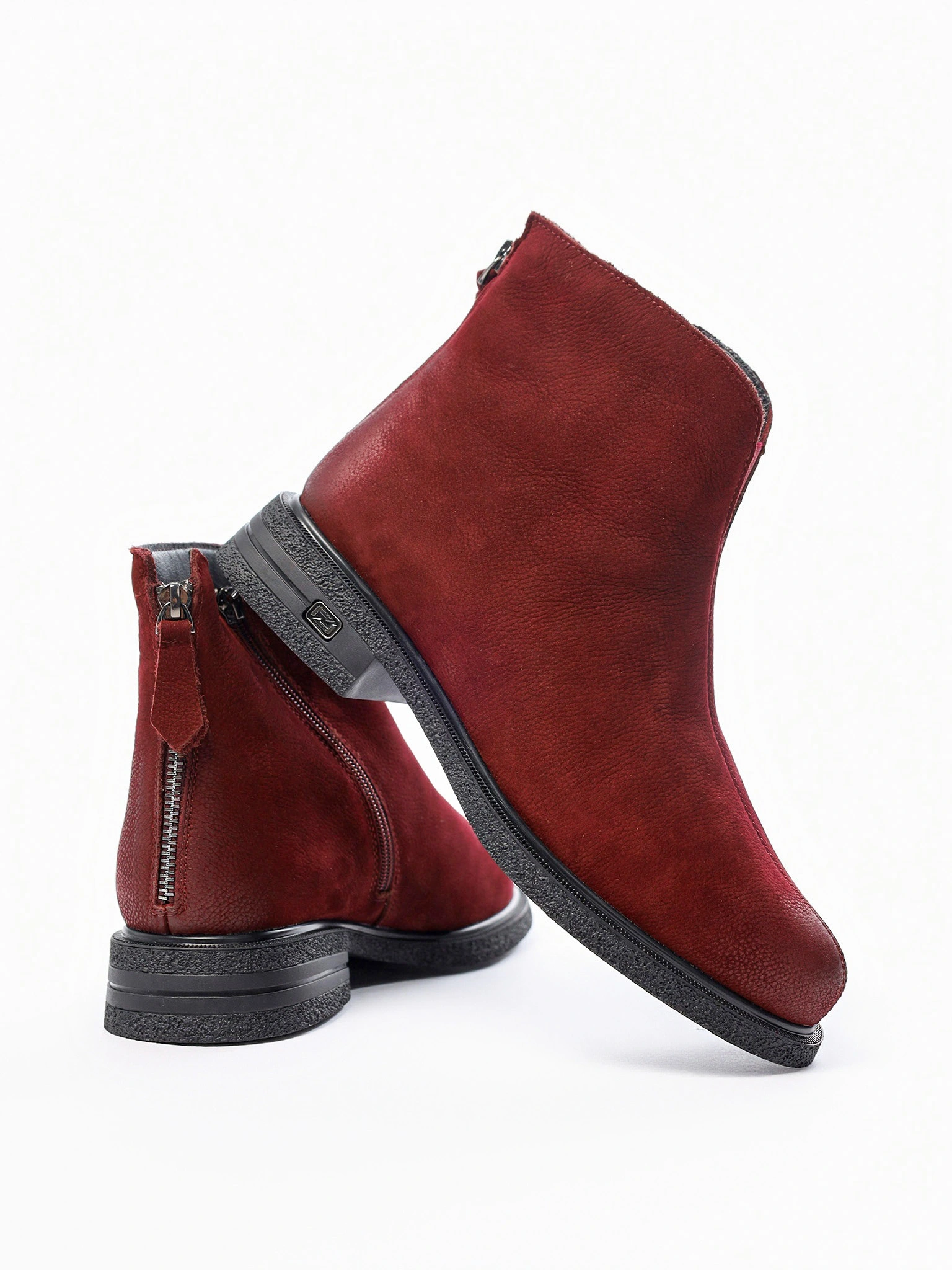 Ботинки бордового цвета с декоративной молнией сзади на низком каблуке